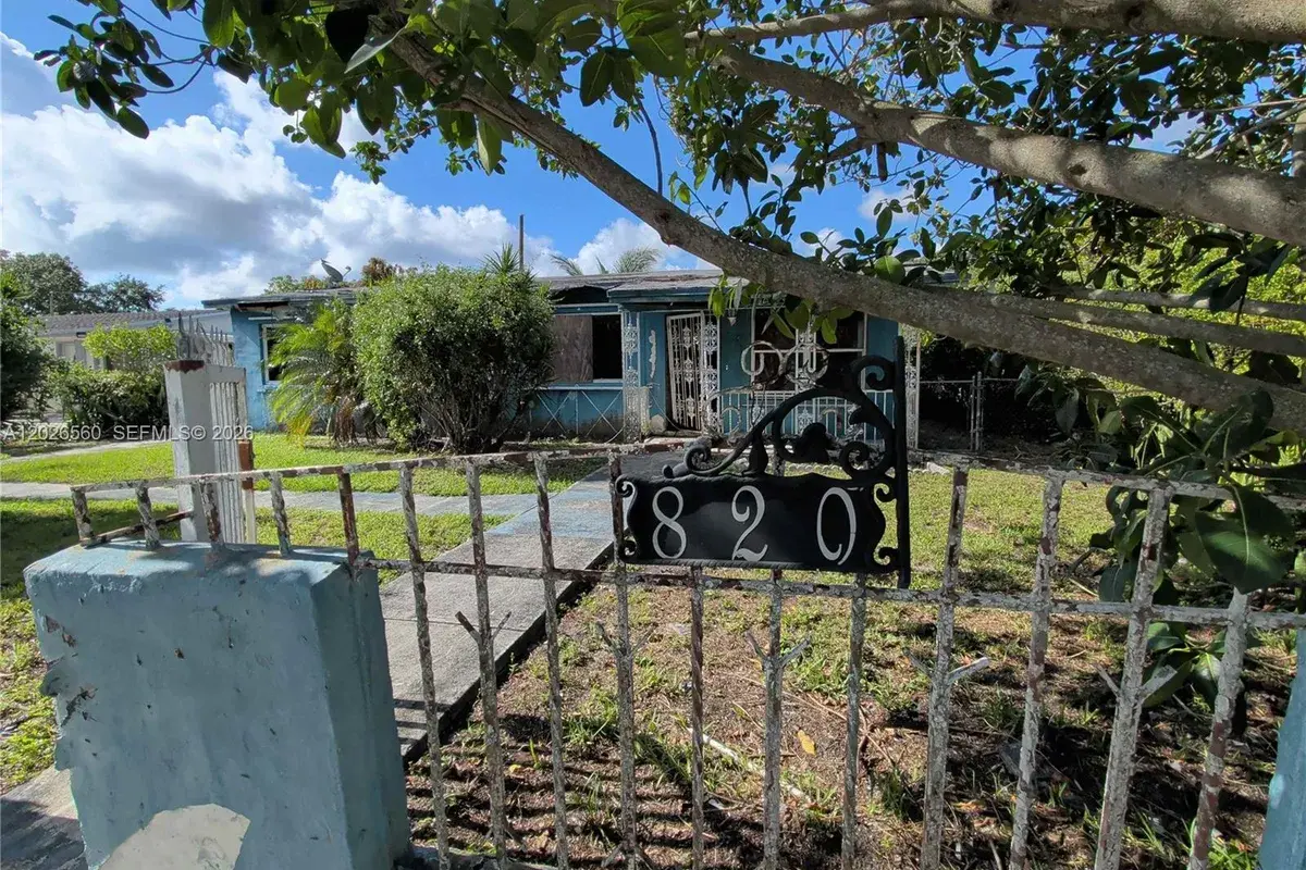 820 Curtiss Dr, Opa-Locka FL 33054