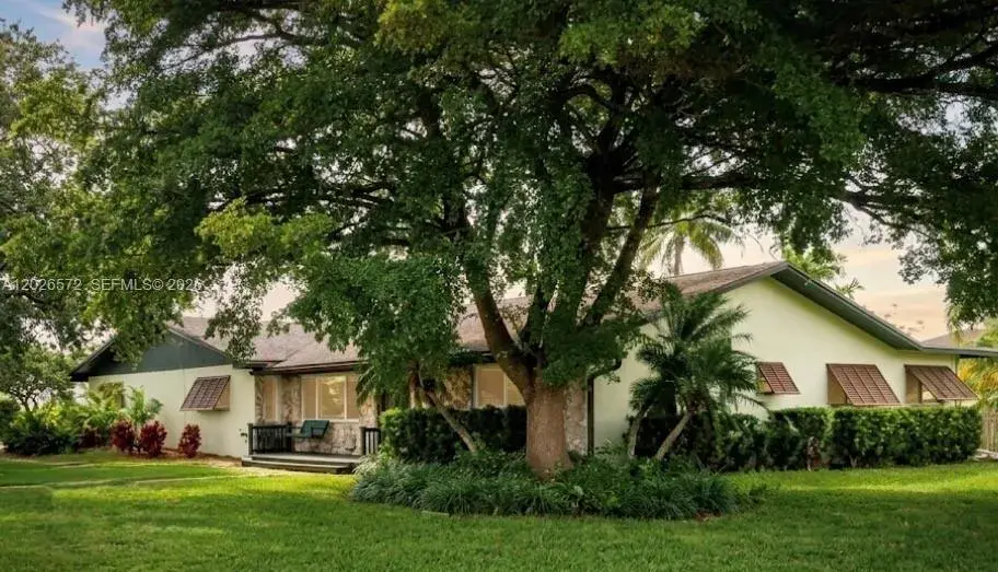 3 bedroom 2 bath Residential for sale at 19505 SW 272nd St, Homestead FL 33031