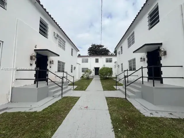 2 bedroom 1 bath Residential Lease for rent at 541 SW 7th St # 3, Miami FL 33130