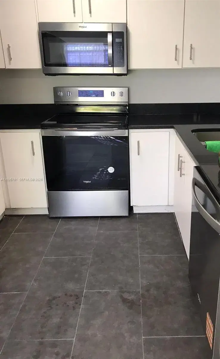 2 bedroom 2 bath Residential Lease for rent at 462 NE 210th Cir Ter # 9, Miami FL 33179