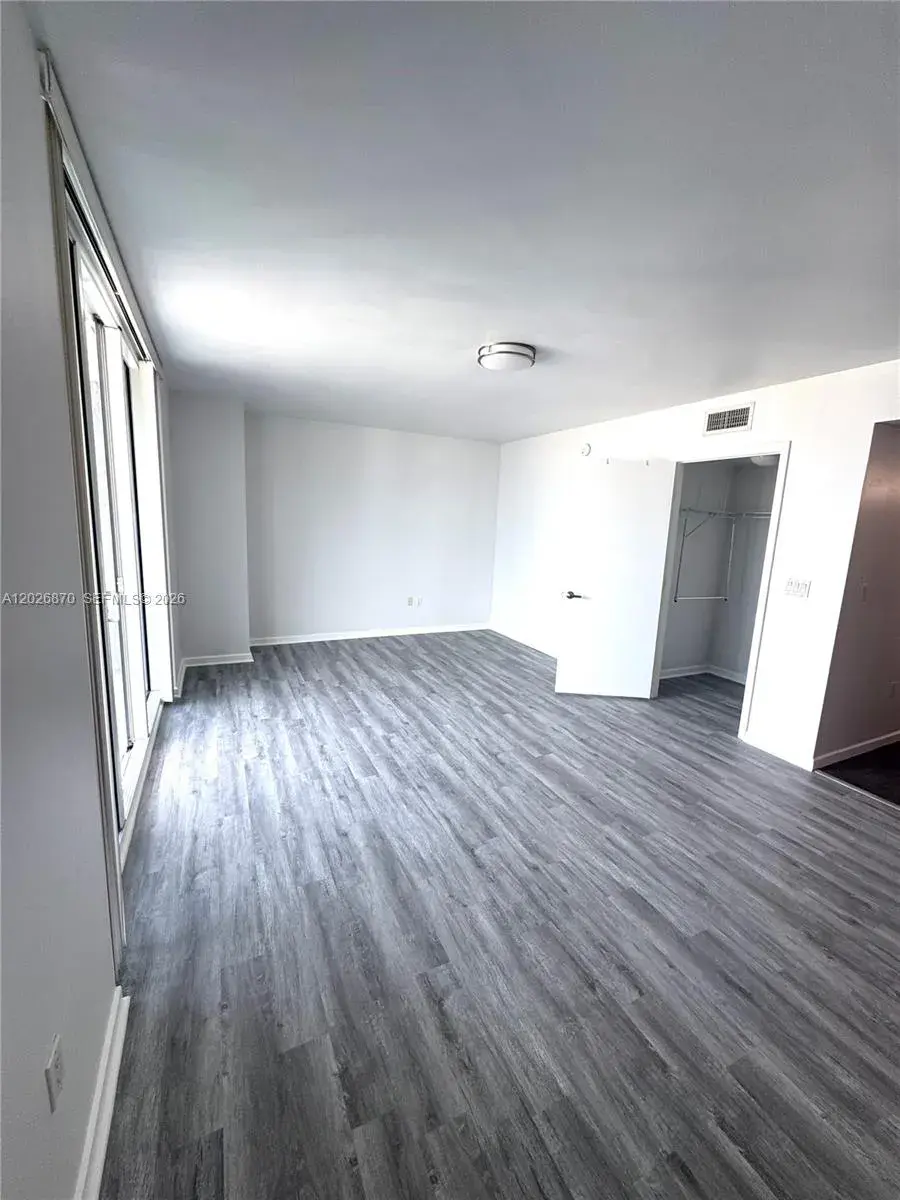 1 bath Residential for sale at 50 Biscayne Blvd # 3303, Miami FL 33132