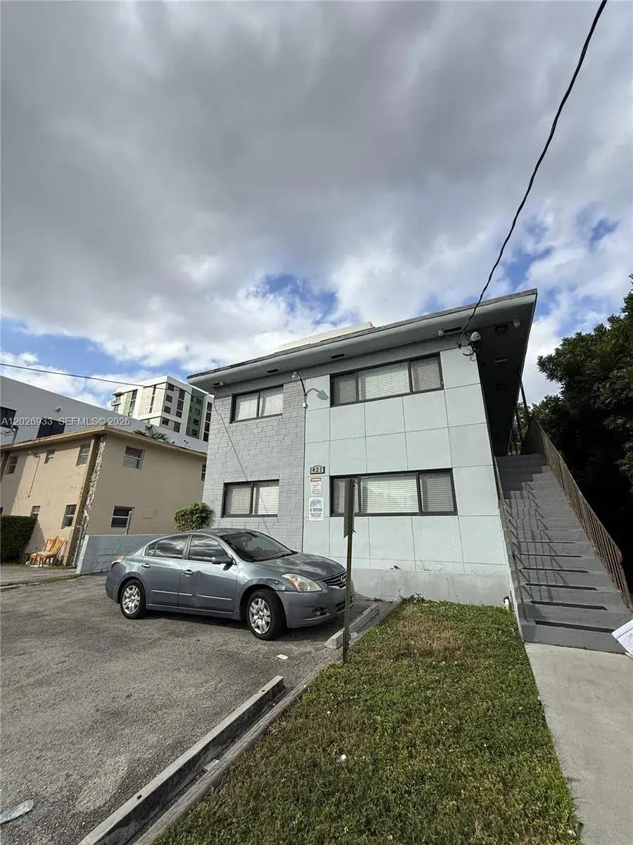 1 bedroom 1 bath Residential Lease for rent at 421 SW 6th St # 7, Miami FL 33130