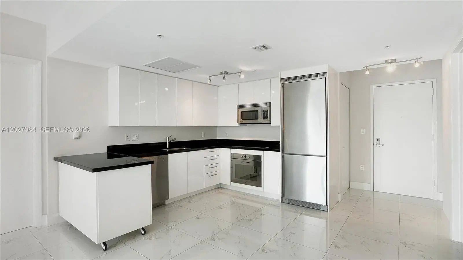 92 SW 3rd St # 1803, Miami FL 33130