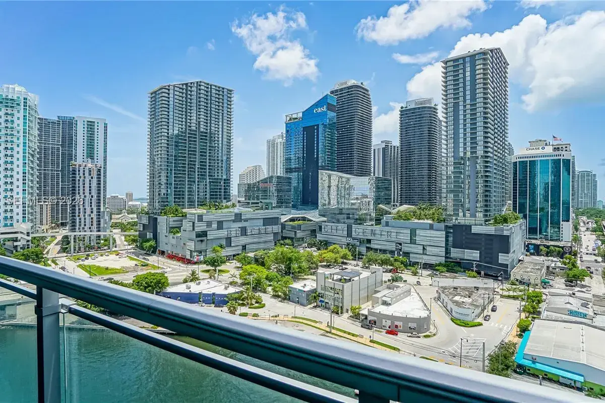92 SW 3rd St # 1803, Miami FL 33130