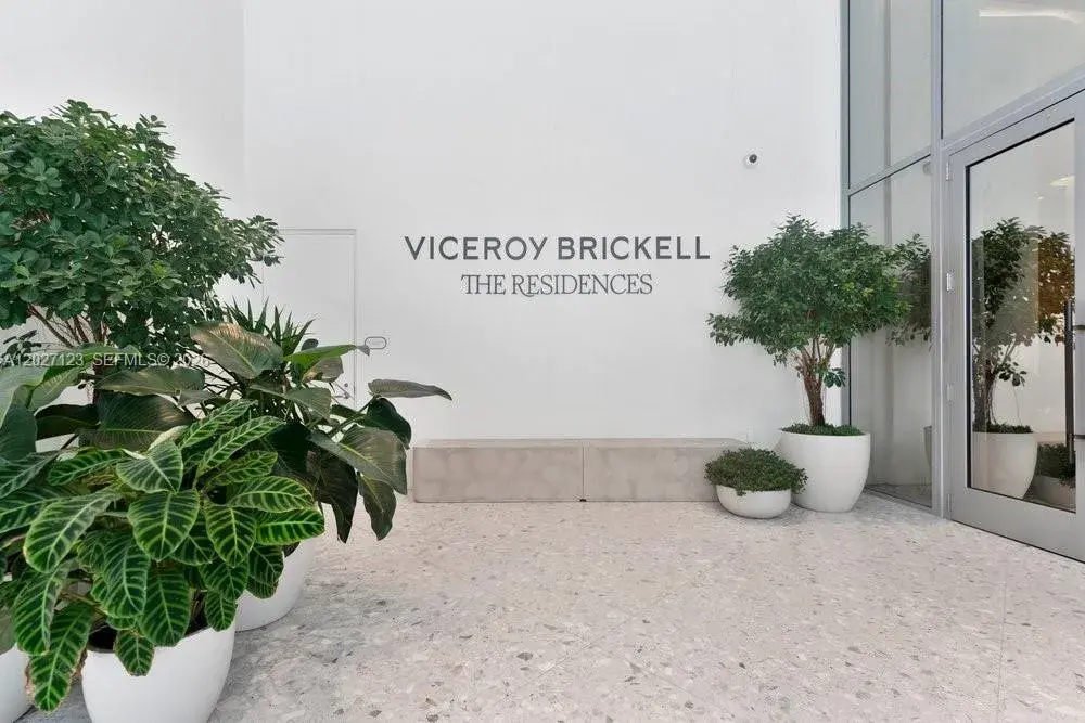 1 bedroom 1 bath Residential Lease for rent at 77 SE 5th # 1711, Miami FL 33131