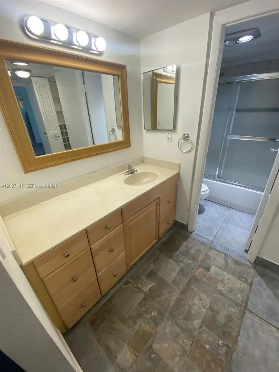 3475 N Country Club Dr # 106, Aventura FL 33180