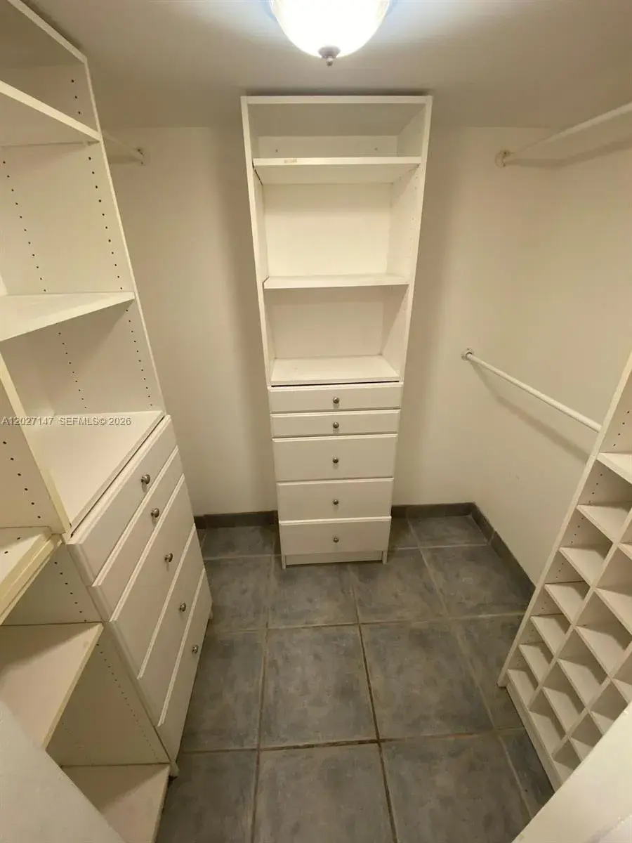 3475 N Country Club Dr # 106, Aventura FL 33180