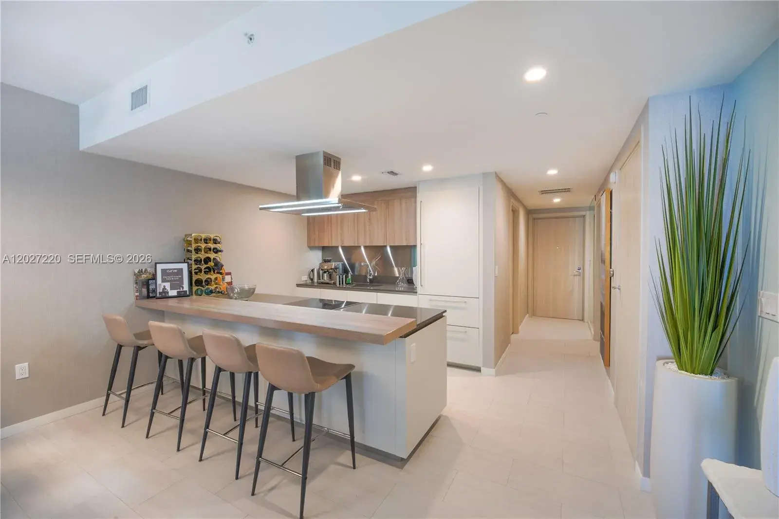 1 bedroom 2 bath Residential Lease for rent at 1000 Brickell Plz # 3705, Miami FL 33131
