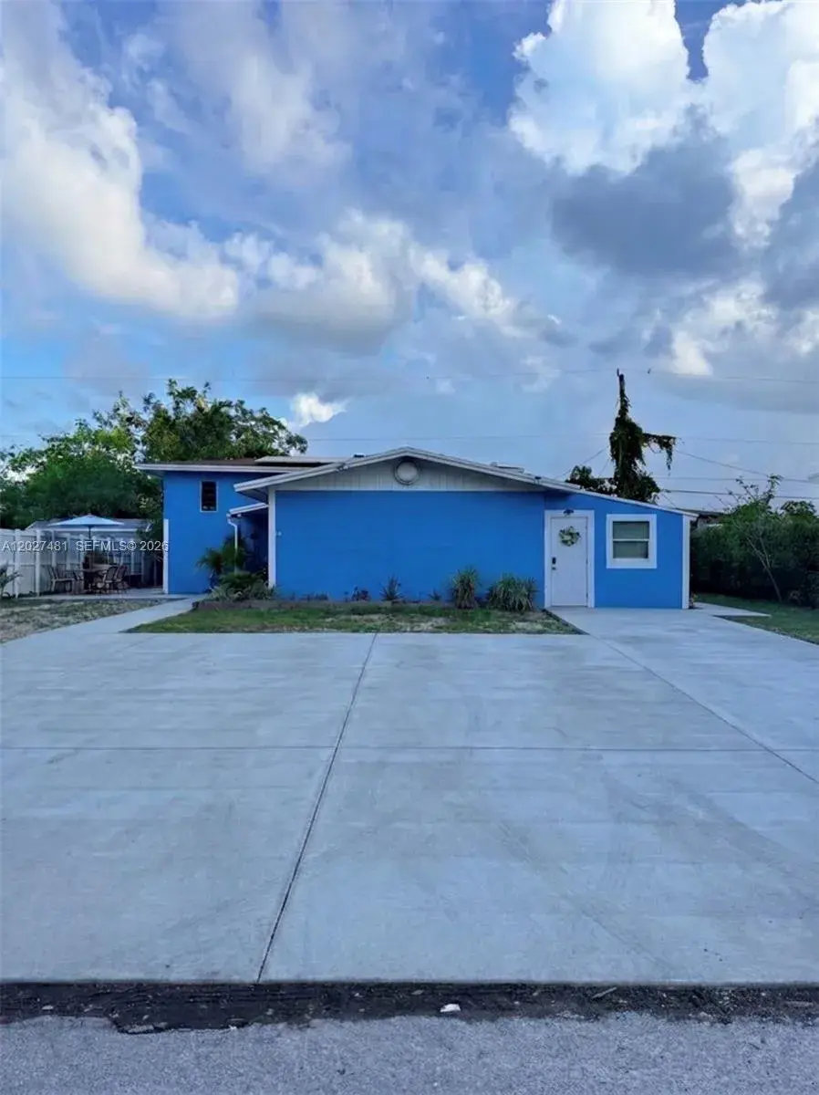 1300 NE 203rd St, Miami FL 33179