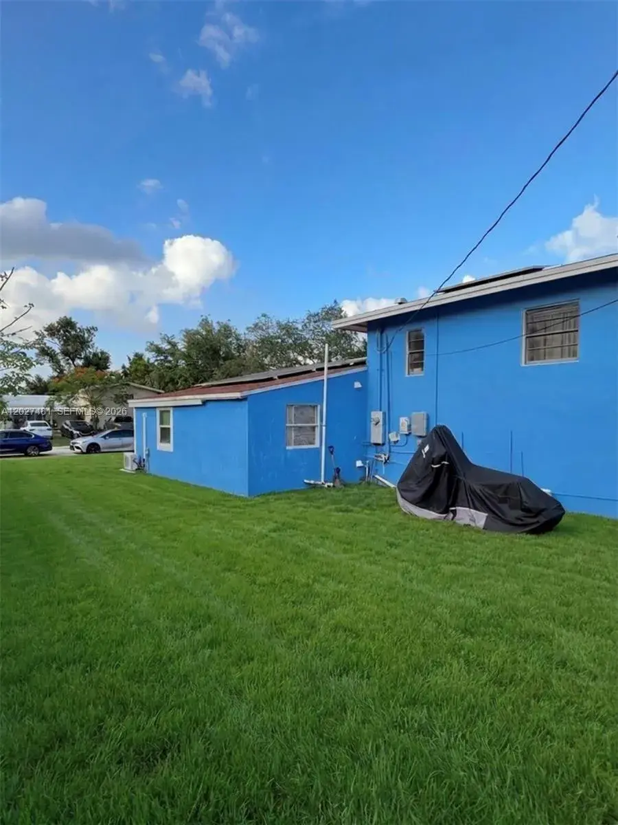 1300 NE 203rd St, Miami FL 33179