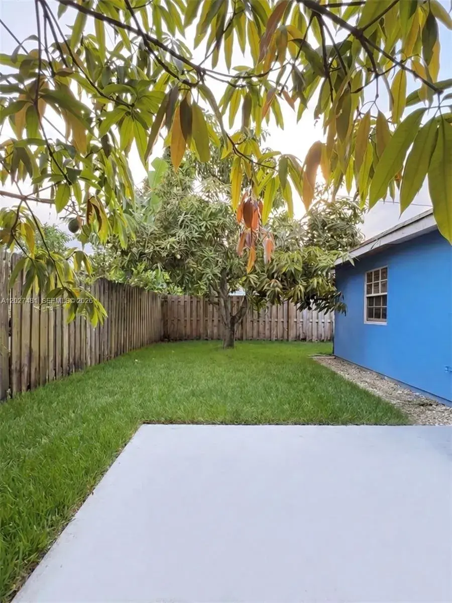 1300 NE 203rd St, Miami FL 33179