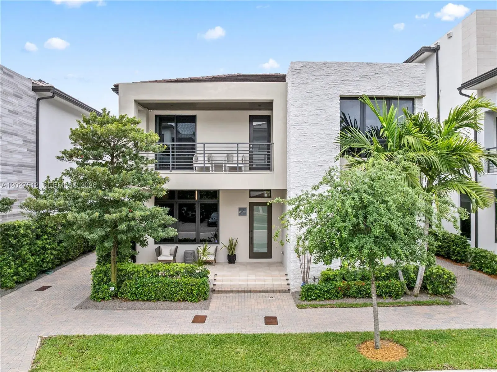4 bedroom 4 bath for sale at 8162 NW 48th Ter, Doral FL 33166