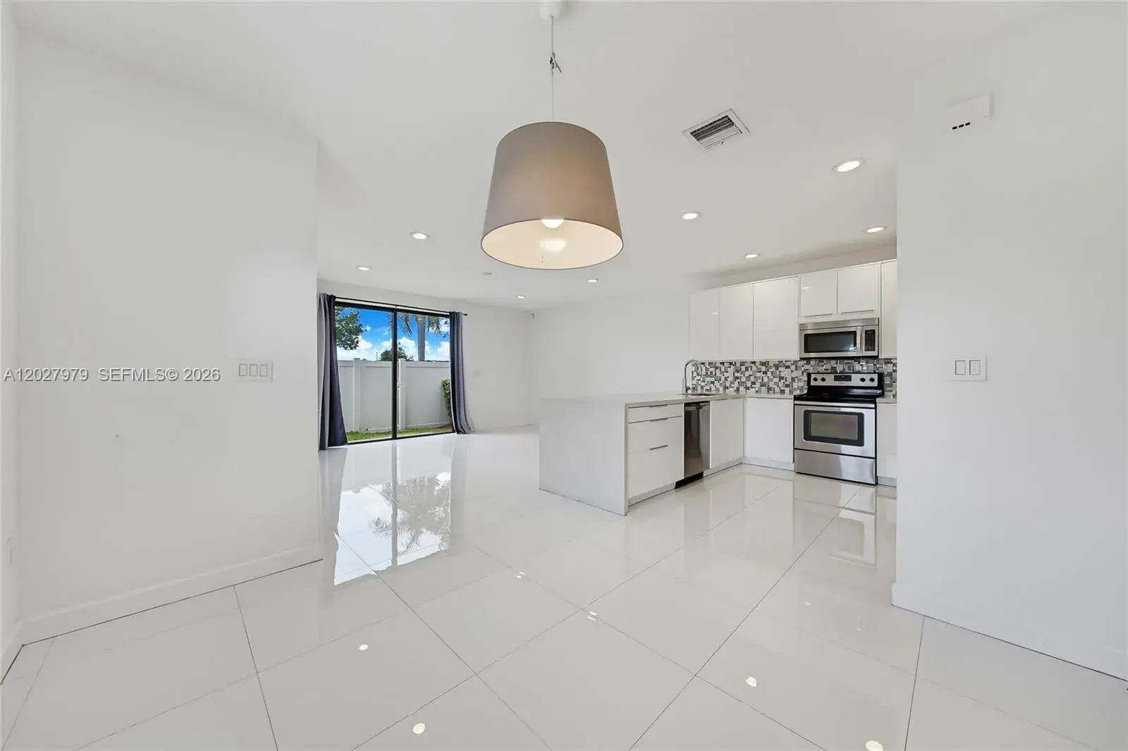 476 NE 194th Ter, Miami FL 33179