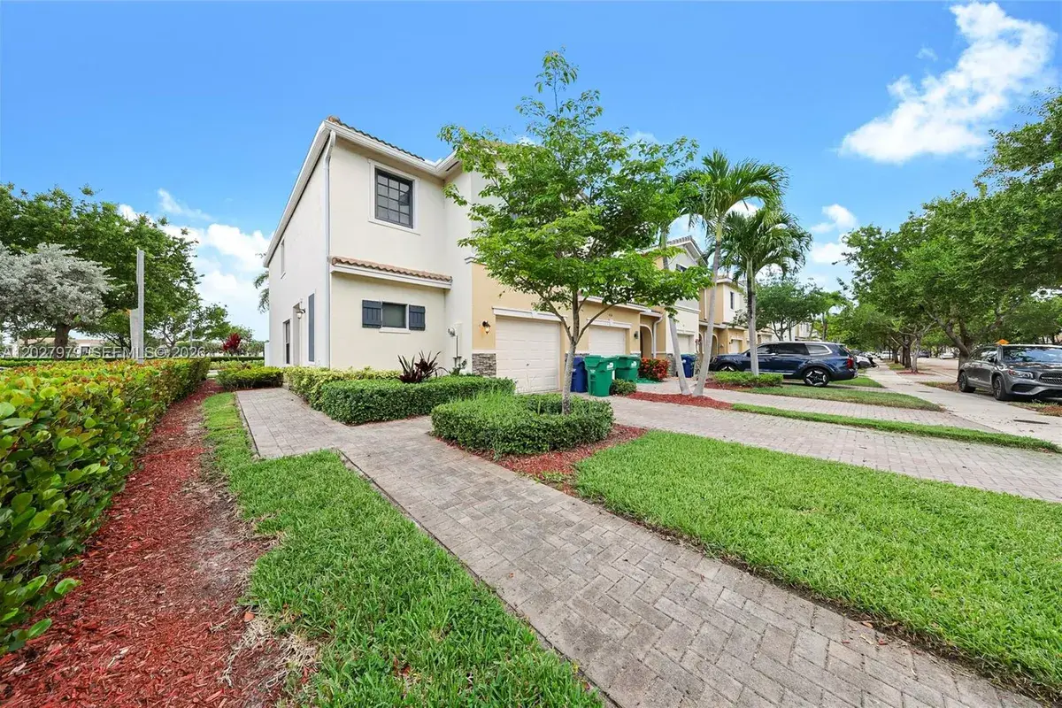 476 NE 194th Ter, Miami FL 33179