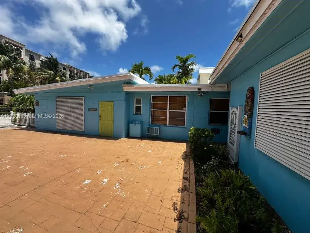 5 bedroom 4 bath Residential for sale at 2318 N Ocean Blvd, Fort Lauderdale FL 33305