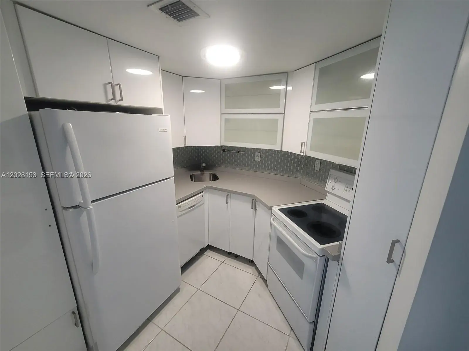 2600 Collins Ave # 411, Miami Beach FL 33140
