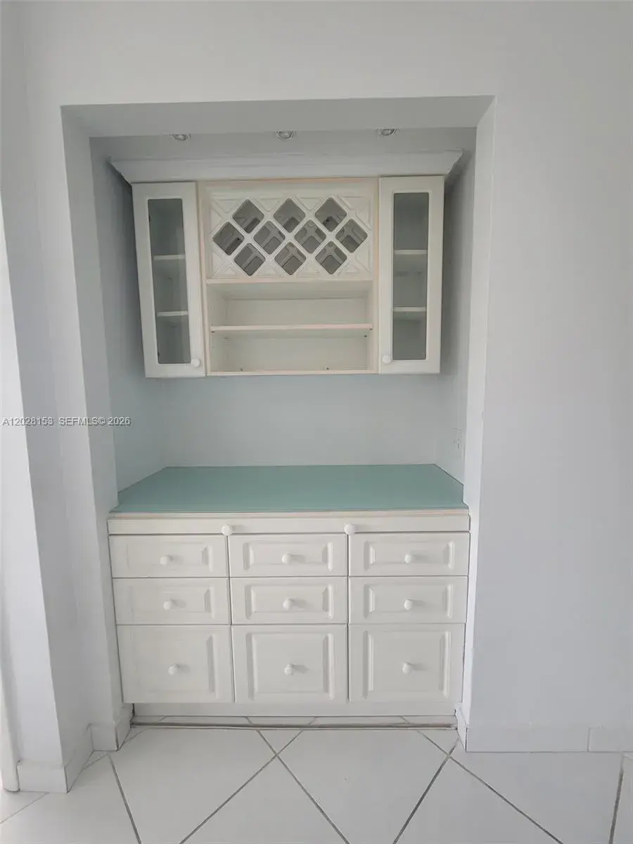 2600 Collins Ave # 411, Miami Beach FL 33140