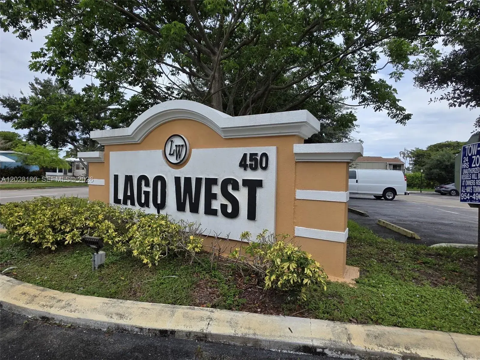 1 bedroom 1 bath Residential for sale at 450 Commodore Dr # 108, Plantation FL 33325