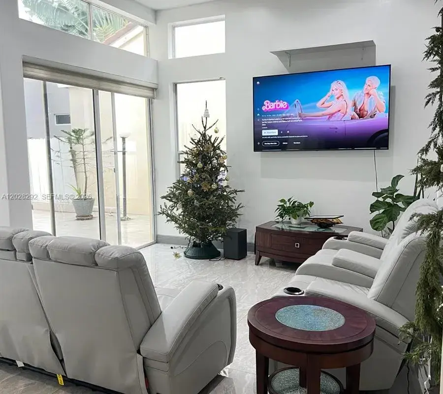 1120 Papaya St, Hollywood FL 33019