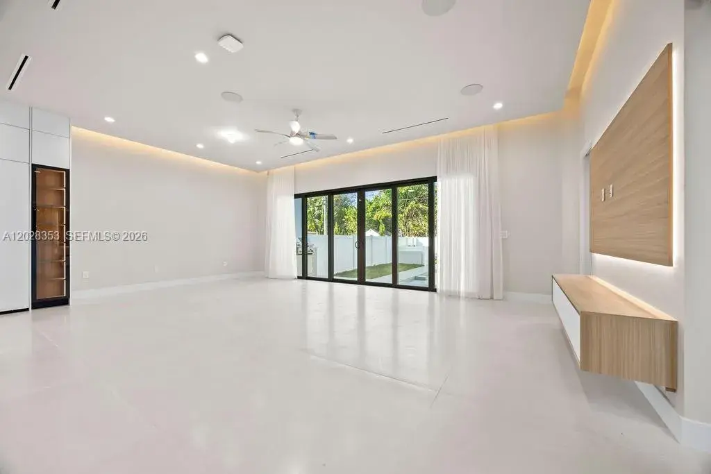 1135 NE 11th Ave, Fort Lauderdale FL 33304
