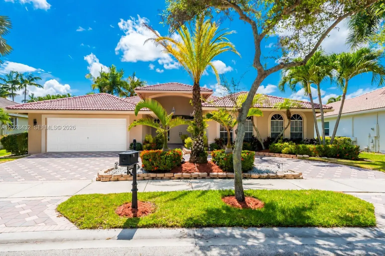 5 bedroom 3 bath for sale at 3852 Oak Ridge Cir, Weston FL 33331
