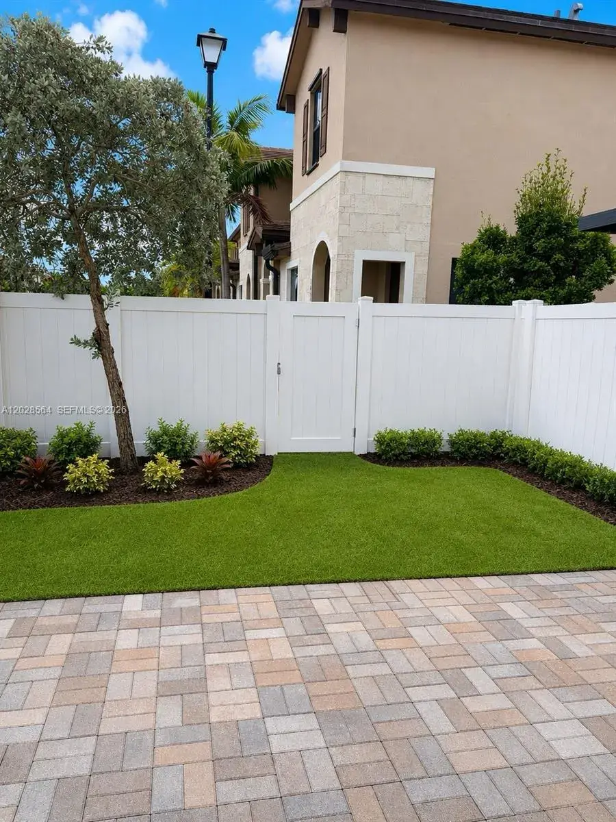 3368 W 105th Ter, Hialeah FL 33018