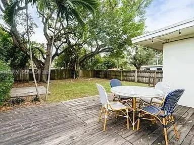 516 SW 12th St, Fort Lauderdale FL 33315