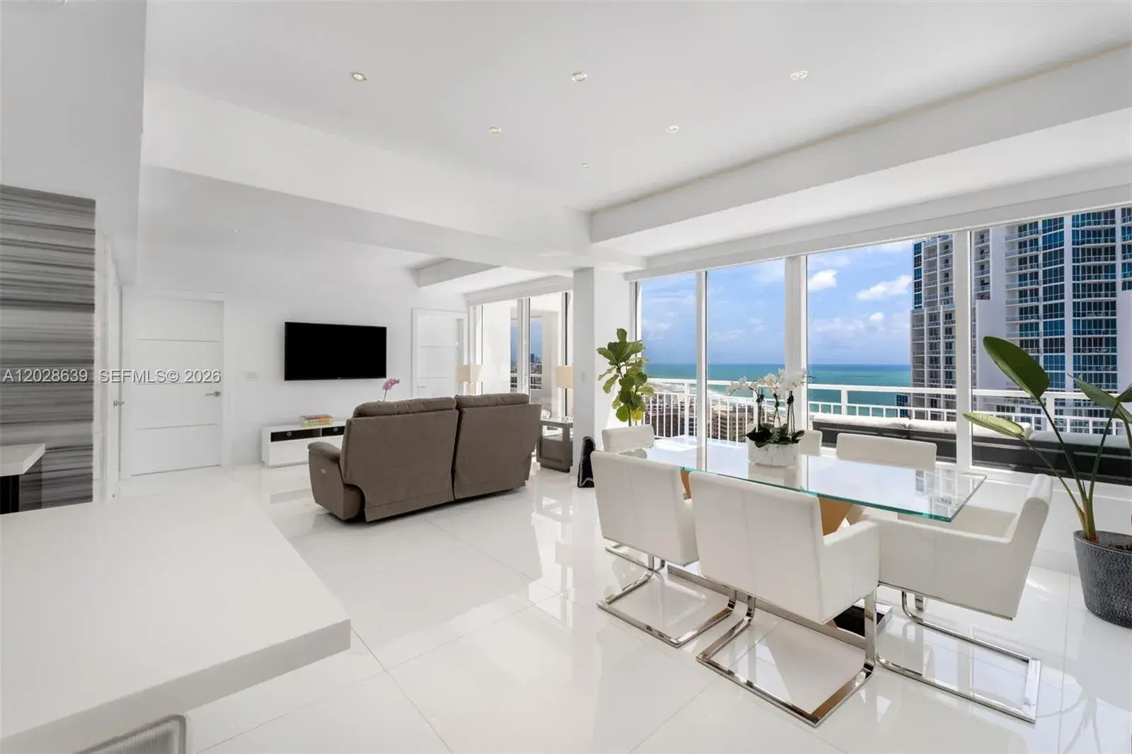 400 S Pointe Dr, Miami Beach FL 33139