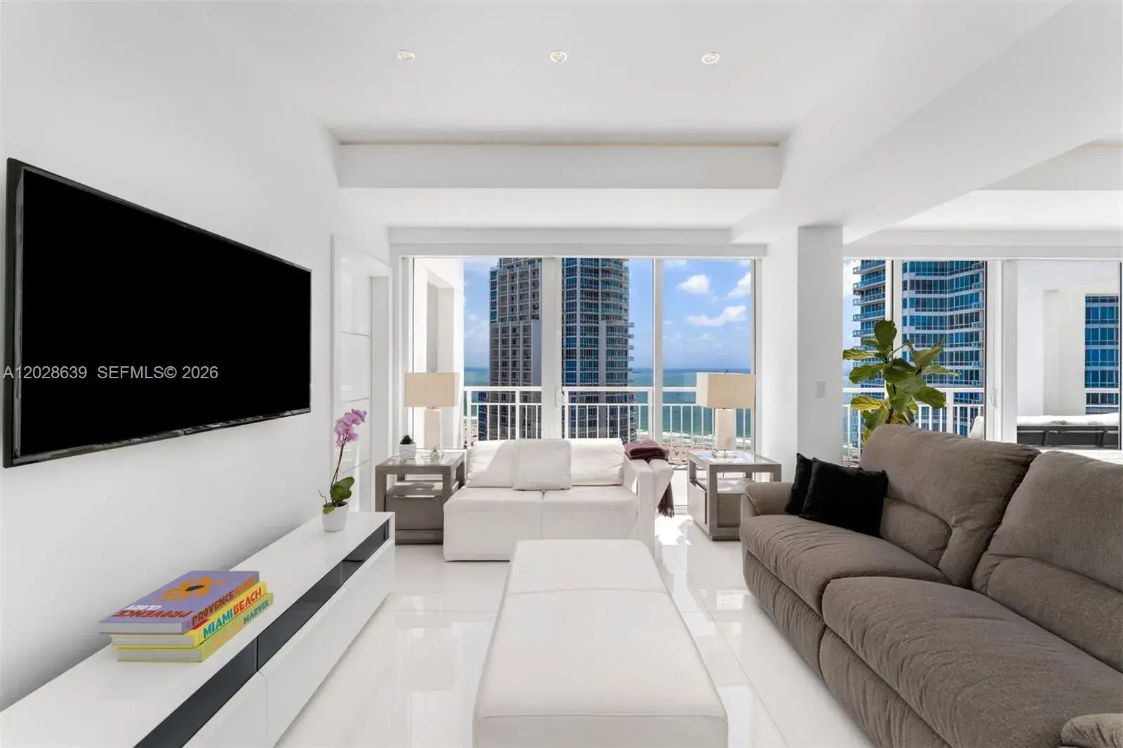 400 S Pointe Dr, Miami Beach FL 33139