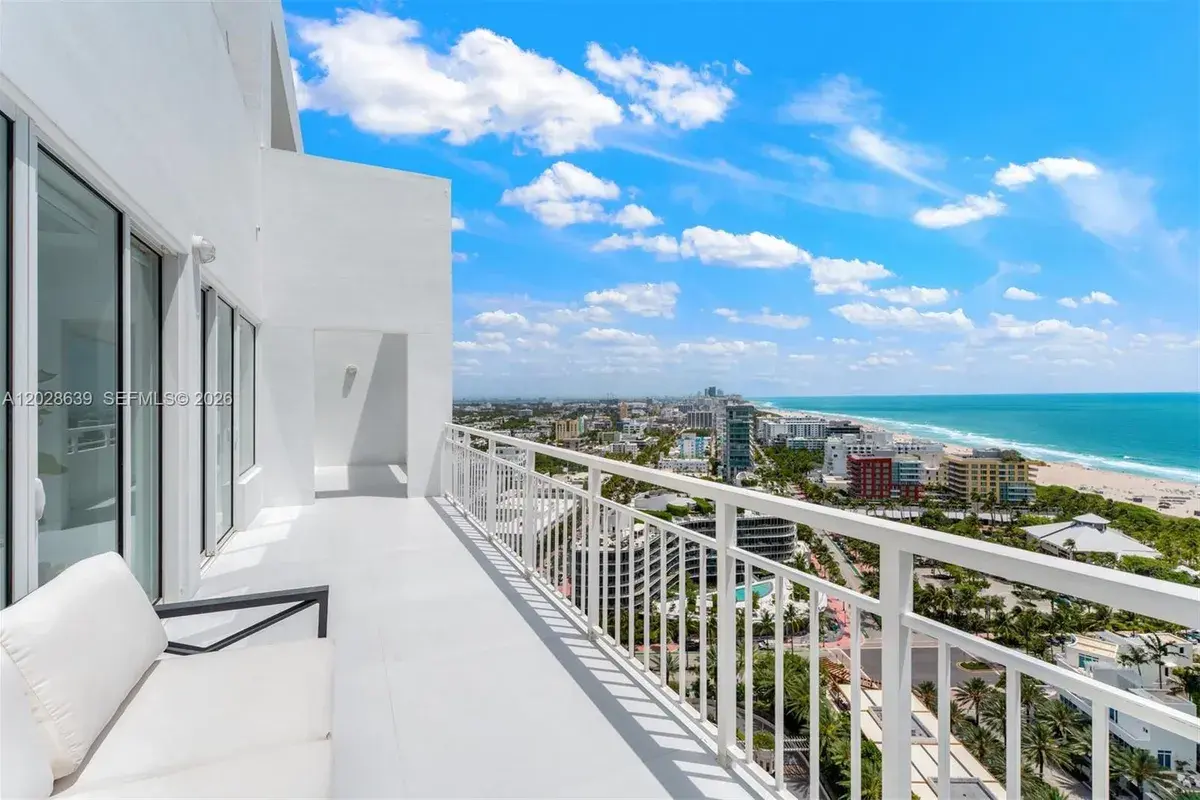 400 S Pointe Dr, Miami Beach FL 33139