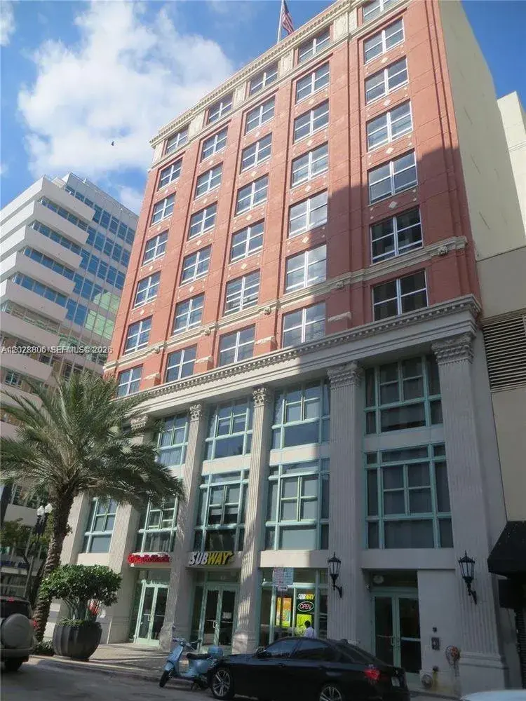 1 bedroom 1 bath Residential Lease for rent at 111 E Flagler St # 402, Miami FL 33131
