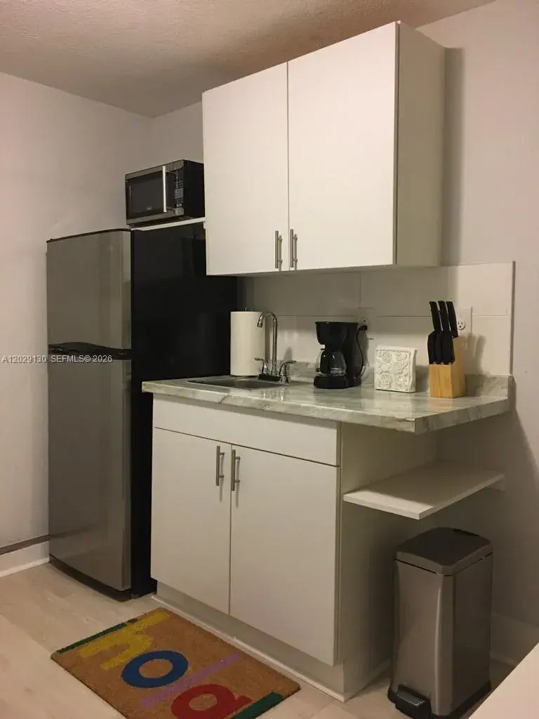 7525 S Waterway Dr, Miami FL 33155 photo 2
