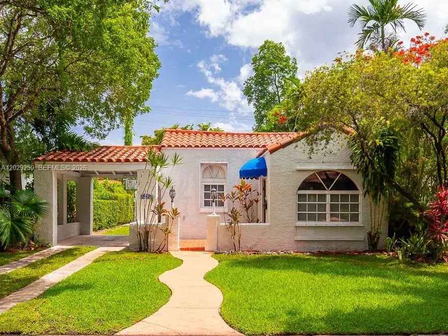 2 bedroom 1 bath for sale at 732 Majorca Ave, Coral Gables FL 33134