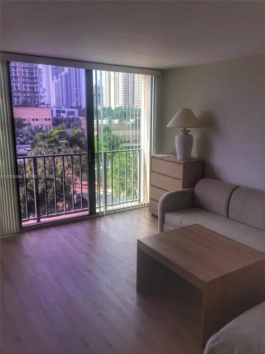 1 bedroom 1 bath Residential Lease for rent at 210 174th St # 515, Sunny Isles Beach FL 33160