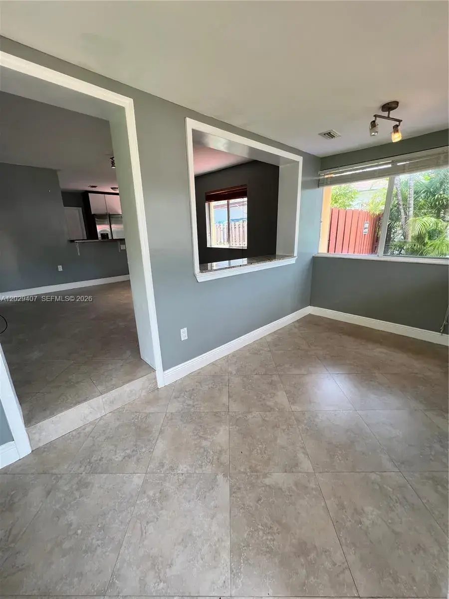 2502 Dewey St, Hollywood FL 33020