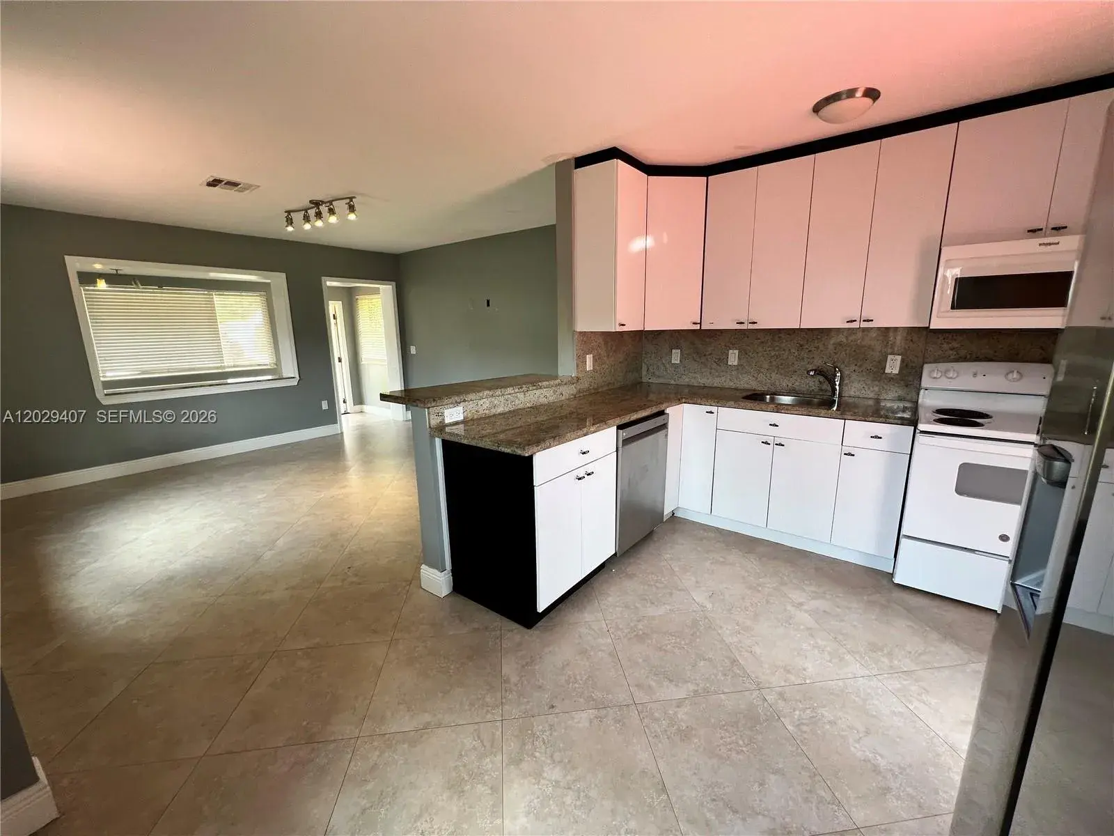 2502 Dewey St, Hollywood FL 33020