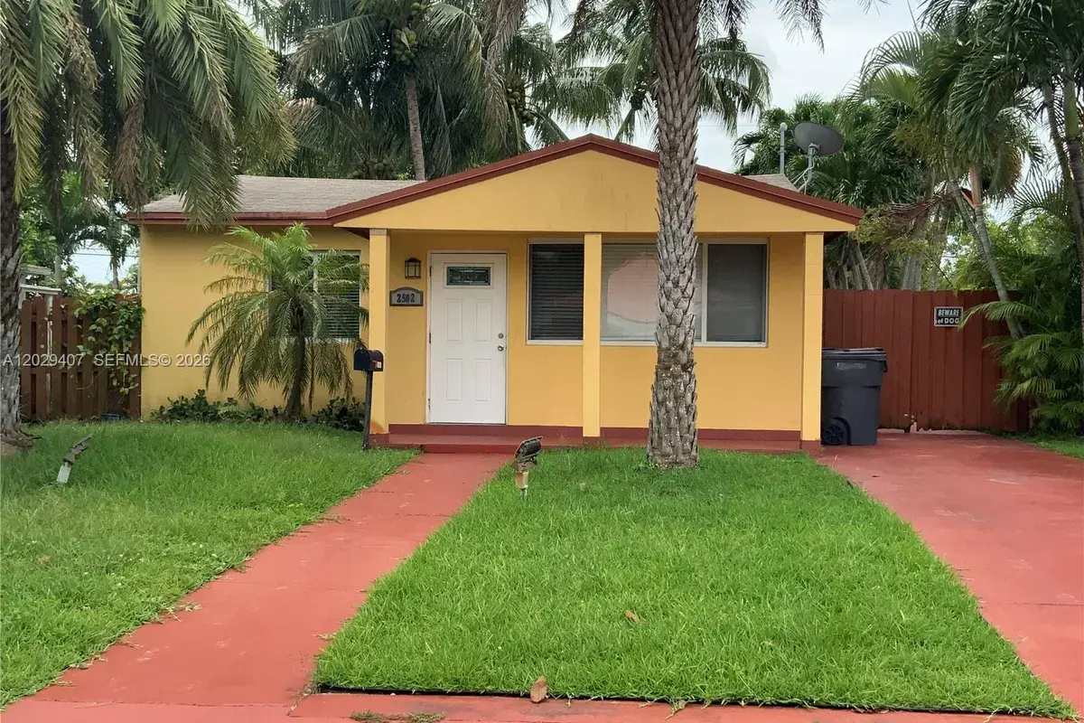 2502 Dewey St, Hollywood FL 33020