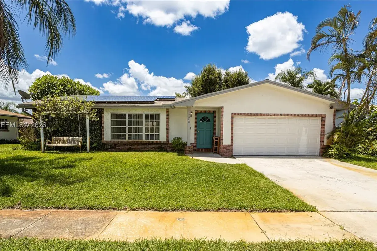 7940 NW 9th St, Margate FL 33063