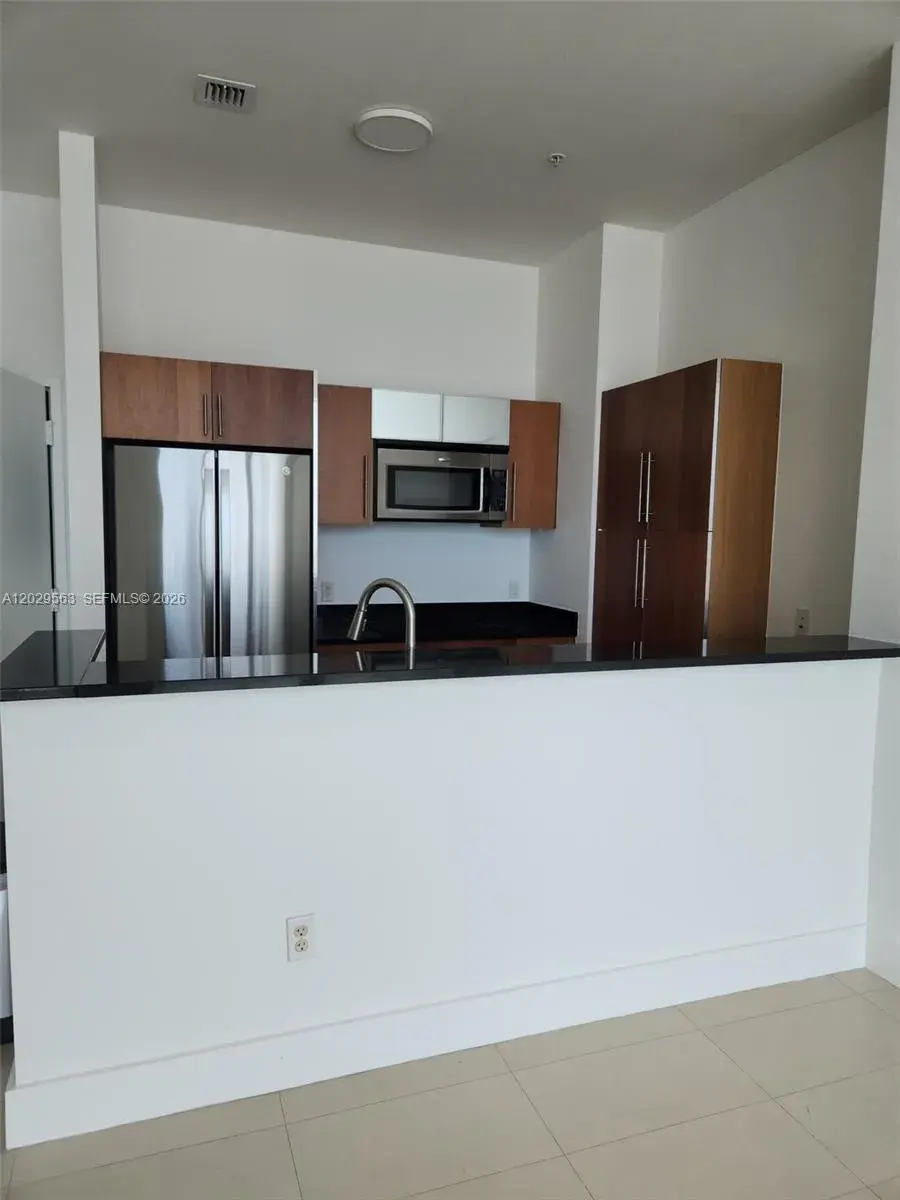 1 bedroom 1 bath Residential Lease for rent at 300 S Biscayne Blvd # 3807, Miami FL 33131