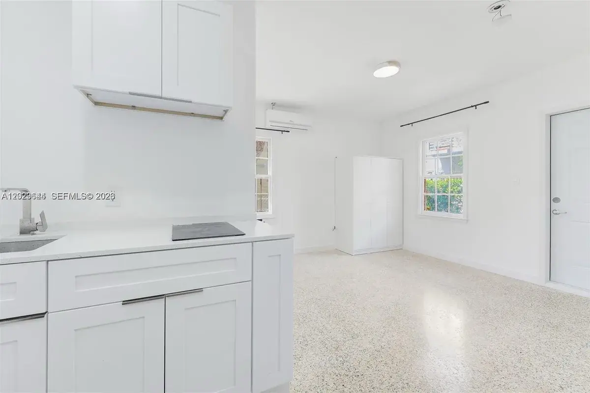 415 75th St # 4A, Miami Beach FL 33141