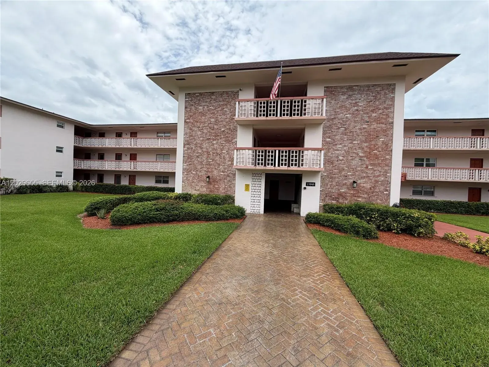 2 bedroom 2 bath Residential for sale at 1100 HILLCREST COURT # 111, Hollywood FL 33021