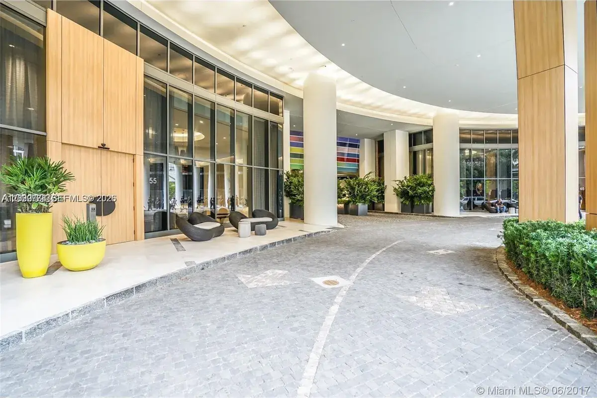 55 SW 9th St # 3409, Miami FL 33130