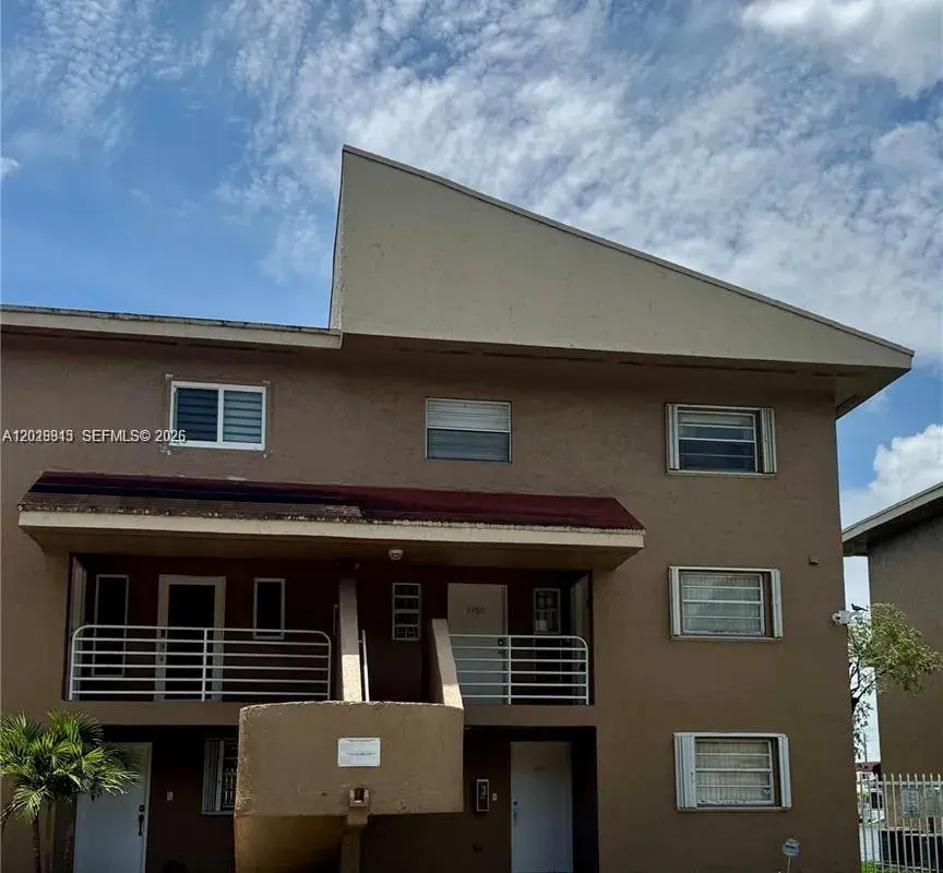 2778 W 60th St # 45, Hialeah FL 33016
