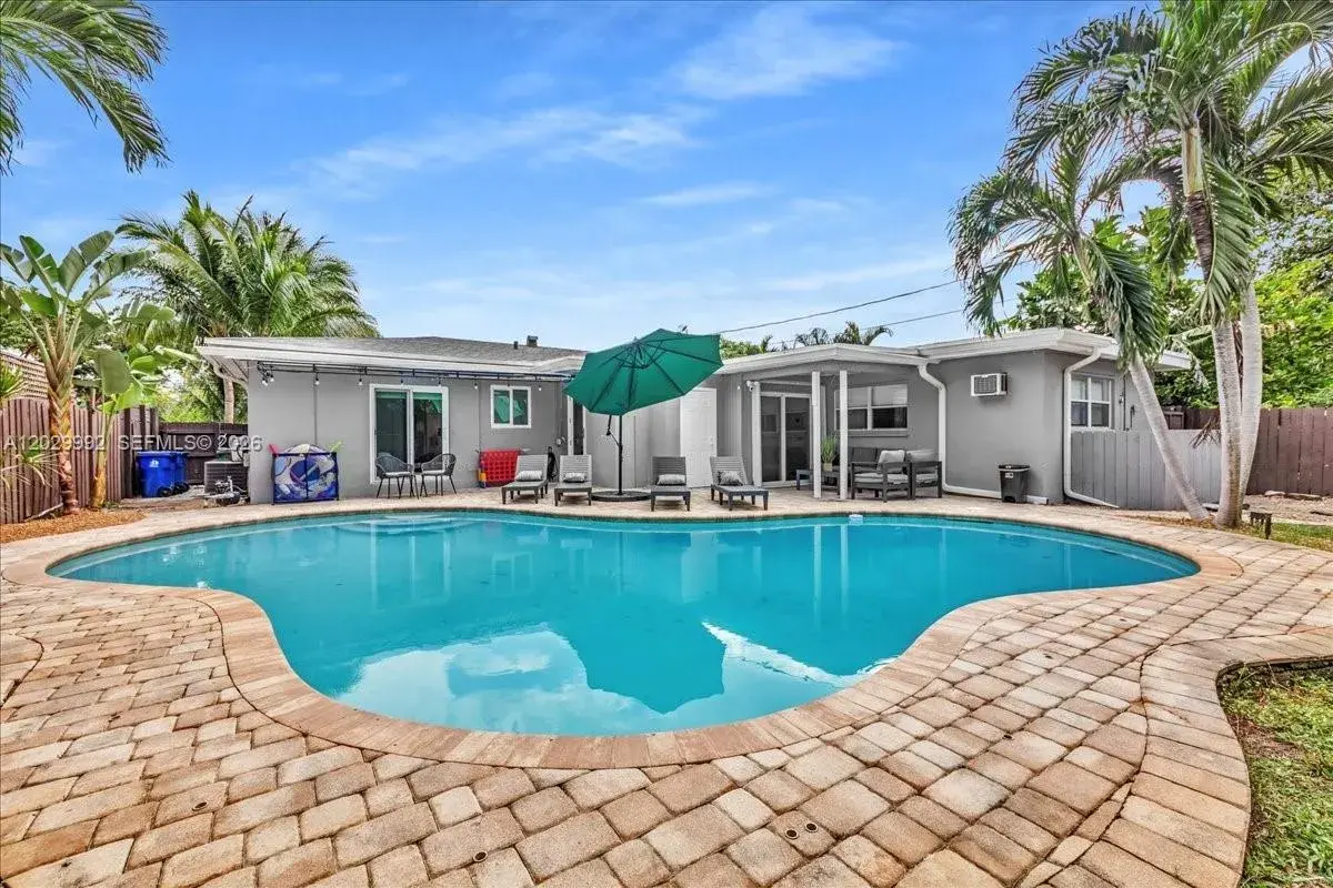 813 NE 17th St, Fort Lauderdale FL 33305