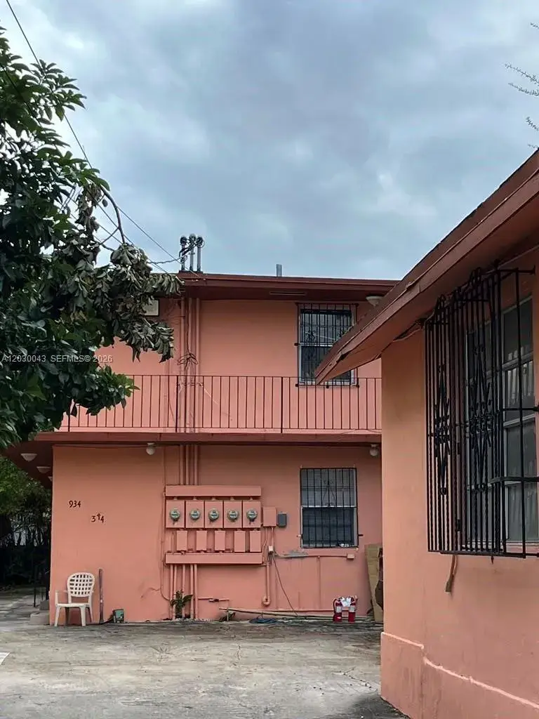 934 SW 3rd St, Miami FL 33130