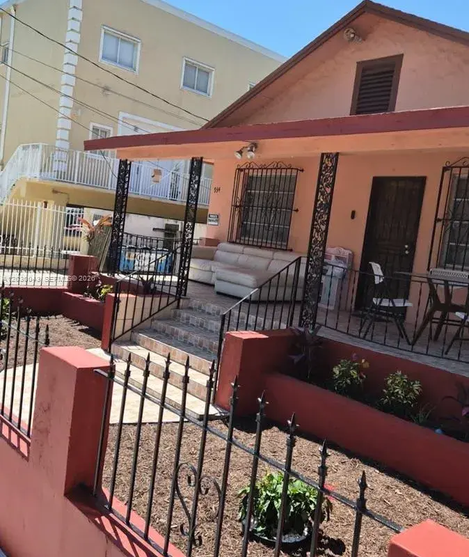 934 SW 3rd St, Miami FL 33130