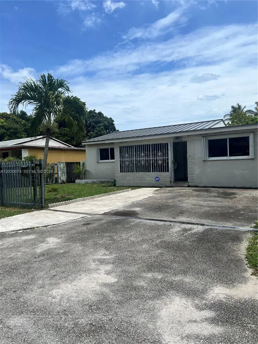 250 NE 160th St, Miami FL 33162