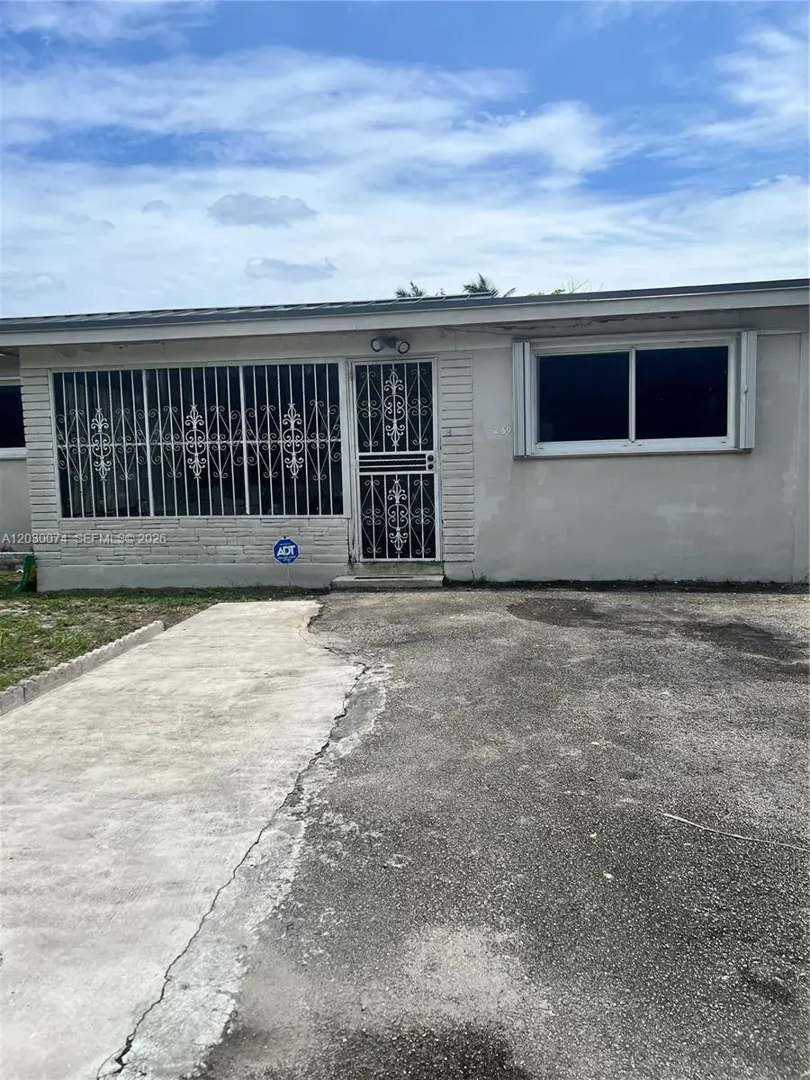250 NE 160th St, Miami FL 33162