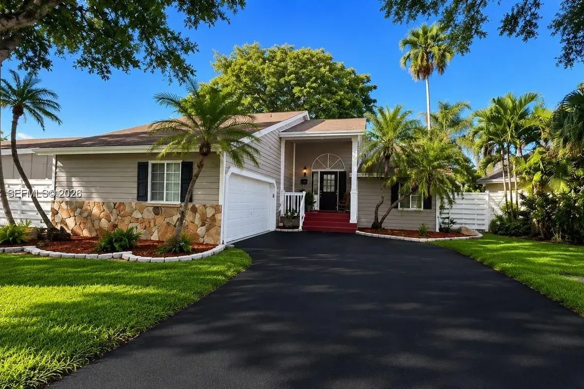 14510 SW 142nd Ct Cir S, Miami FL 33186