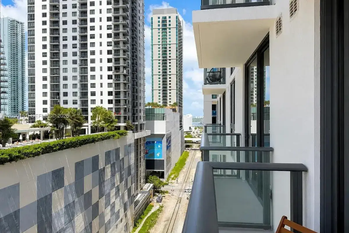 11 NE 6th St # 1212, Miami FL 33132
